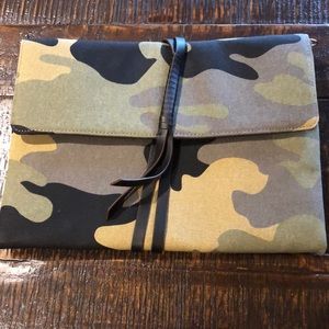Stella&Dot camo purse. New without tags!